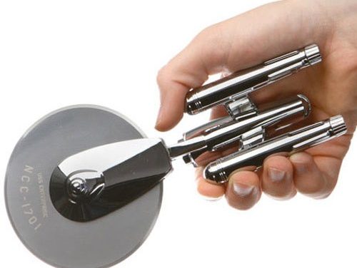 Star Trek Fan? Pizza Fan? Say Hello to the Enterprise Pizza Cutter